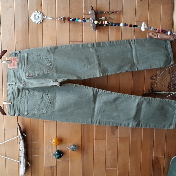 Levi's button-up 501 jeans like new. - Picture 2 of 3